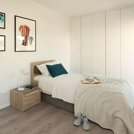 Immaculate Fully-equipped Two-bedroom In With An Amazing Panoramic View! Лиссабон